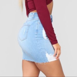 Denim skirt. Light wash